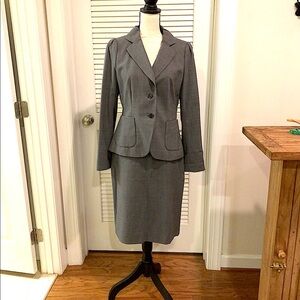 EUC 😮 Vintage Banana Republic suit with feminine detailing Sz 8